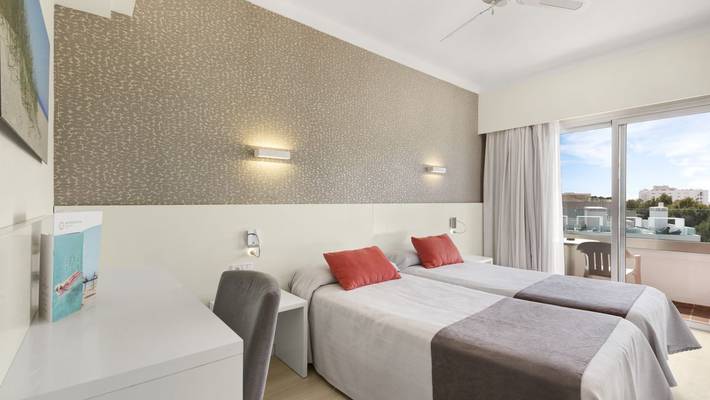 Standard double room Metropolitan Playa Hotel Palma