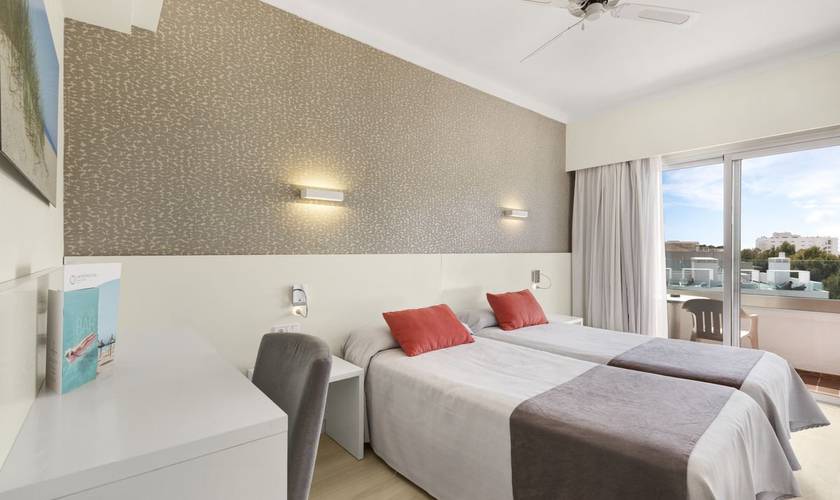 Standard double room Metropolitan Playa Hotel Palma