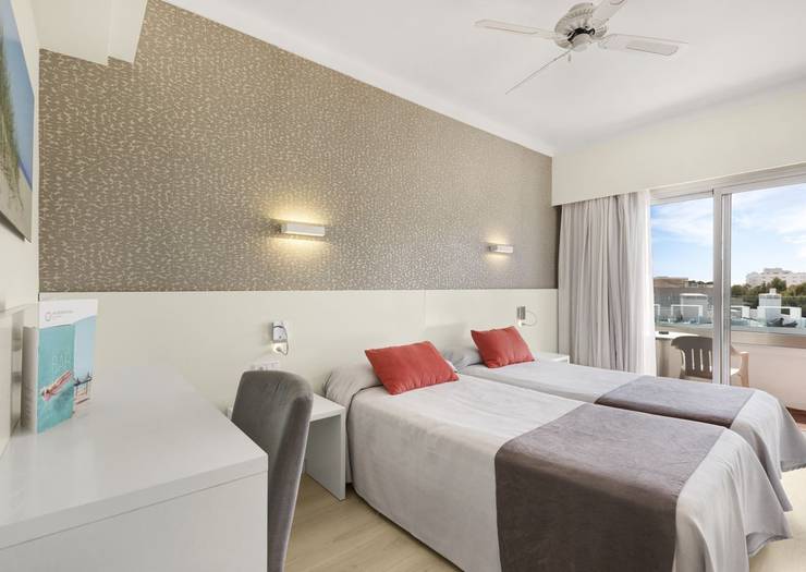 Standard double room Metropolitan Playa Hotel Palma